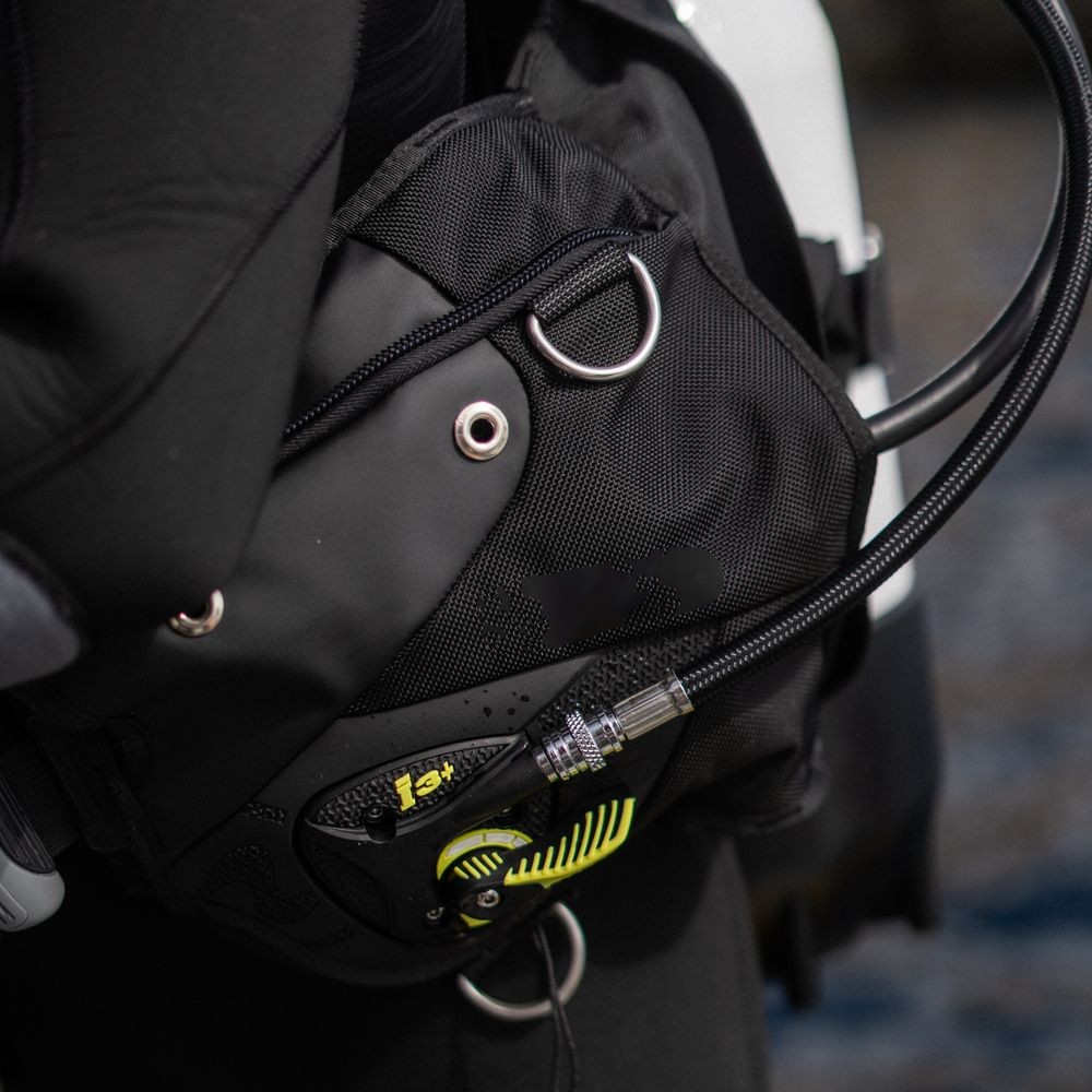 Product Details - AXIOM i3+ - Men's Dive BCD